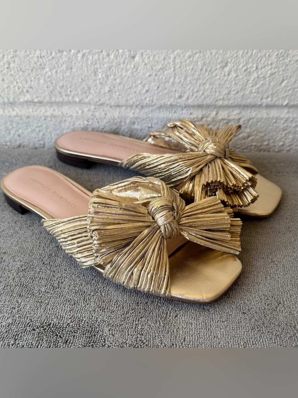 Loeffler Randall Daphne Slide Gold Tone Size 6 B